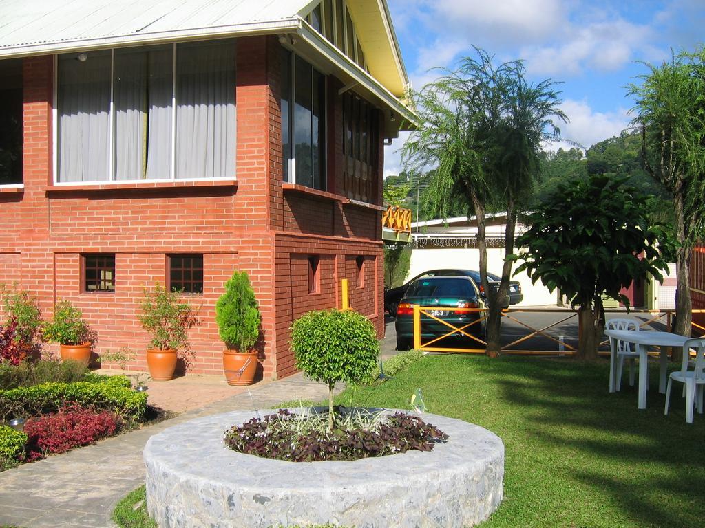 Heritage Inn Trinidad Belmont Exterior foto