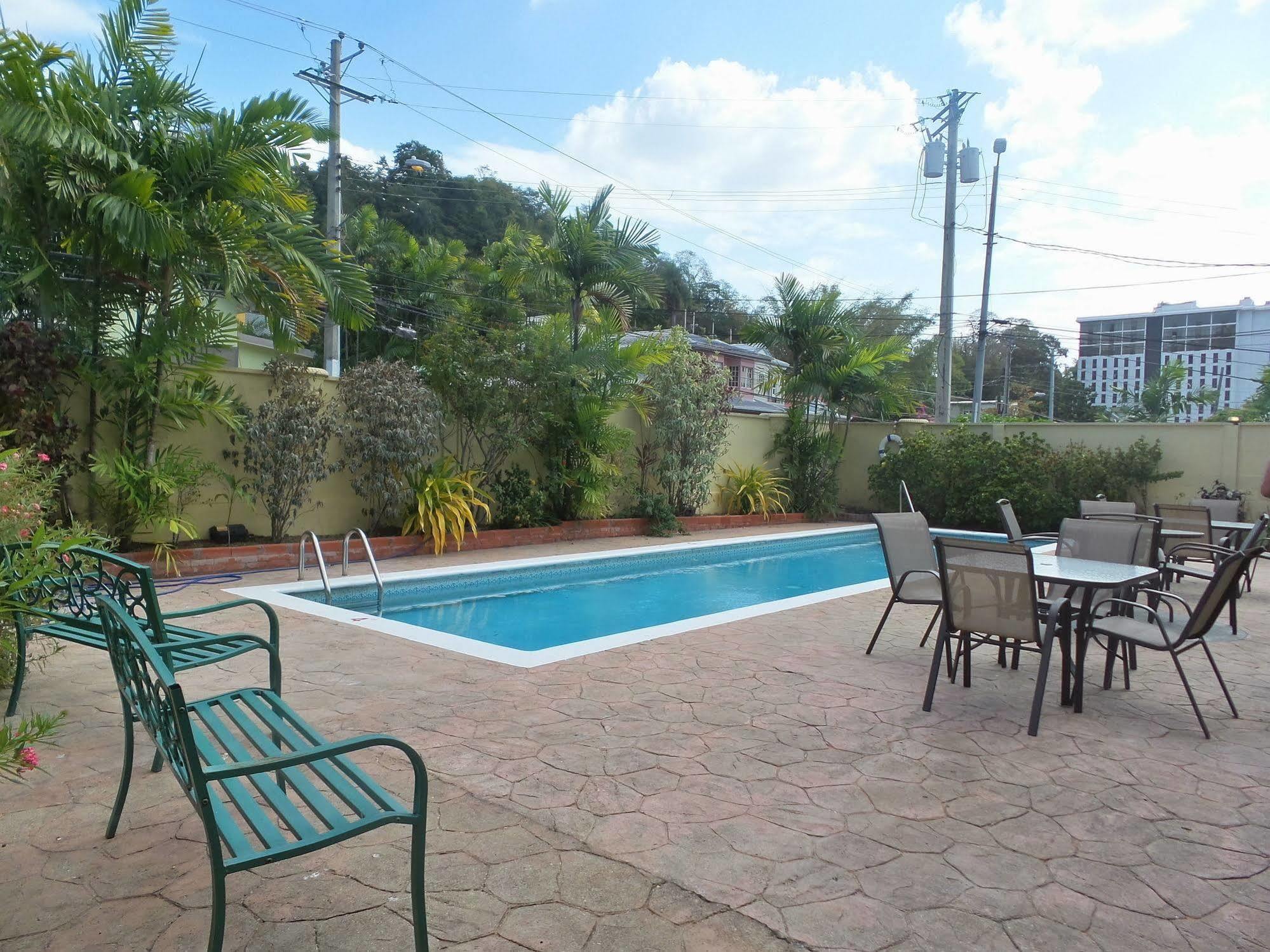 Heritage Inn Trinidad Belmont Exterior foto